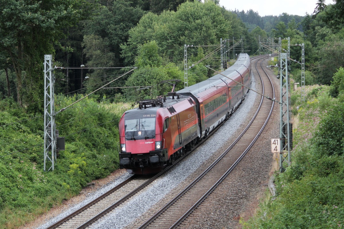 1116 224 mit einem Railjet aus Salzburg kommend am 16. August 2015 bei Sossau.