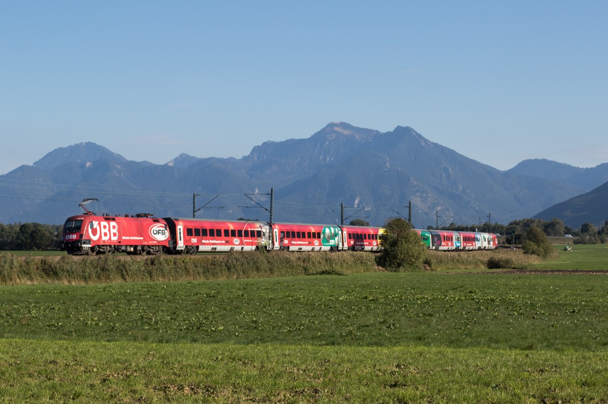 1116 225-4 mit dem  FB-Rail-Jet  am 1. Oktober 2015 aus Salzburg kommend bei Bernau.