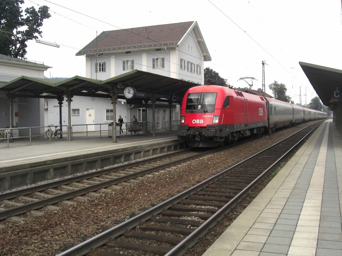 1116 244-3 durchfhrt am 11. September 2009 den Bahnhof von Prien am Chiemsee.