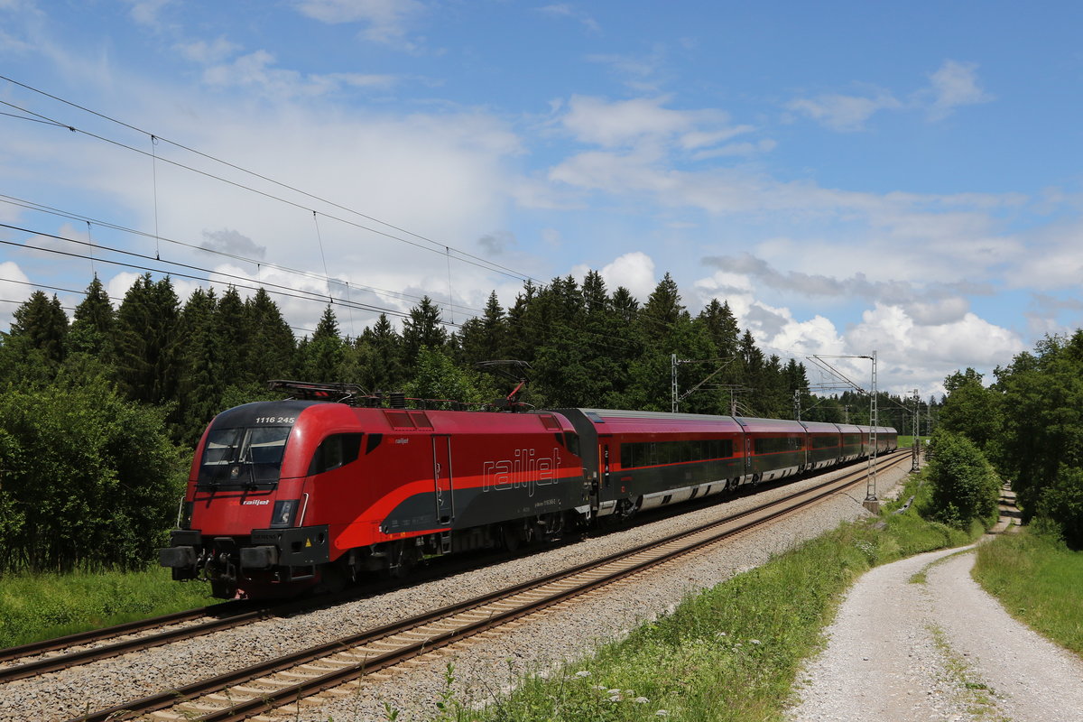 1116 245 folgte kurz darauf aus der gleichen Richtung. Aufgenommen am 11. Juni 2020 bei Grabensttt.