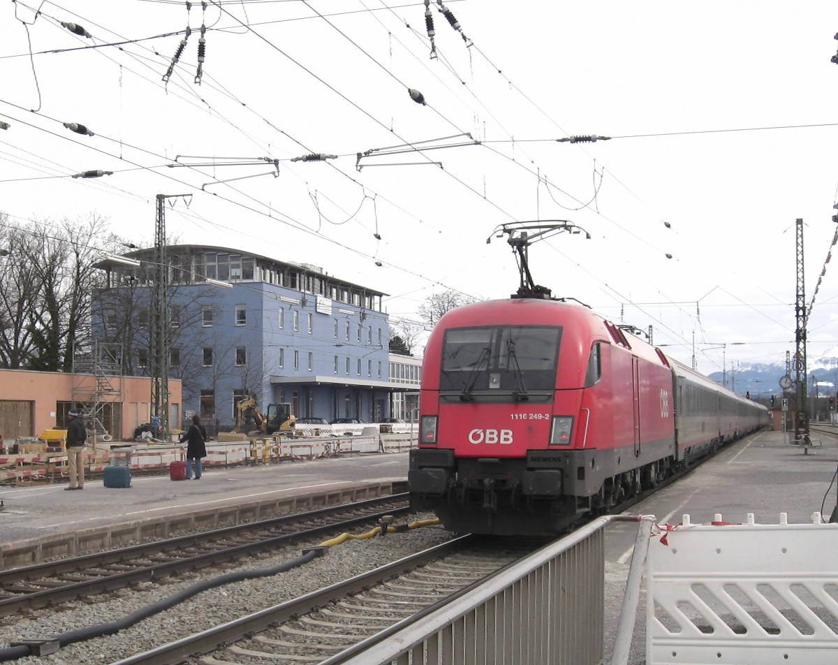 1116 249-2 bei der Einfahrt in den Bahnhof von Rosenheim am 8. Mrz 2009.
