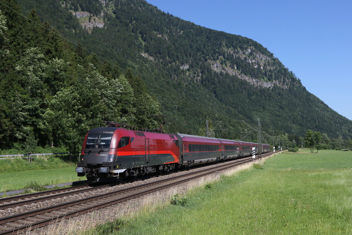1116 250 auf dem Weg nach Kufstein am 29. Juni 2023 bei Niederaudorf.