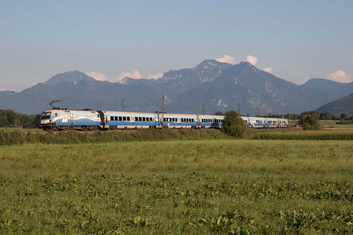 1116 251 mit dem  Ski Austria Railjet  aus Salzburg kommend am 27. August 2015 bei Weisham.