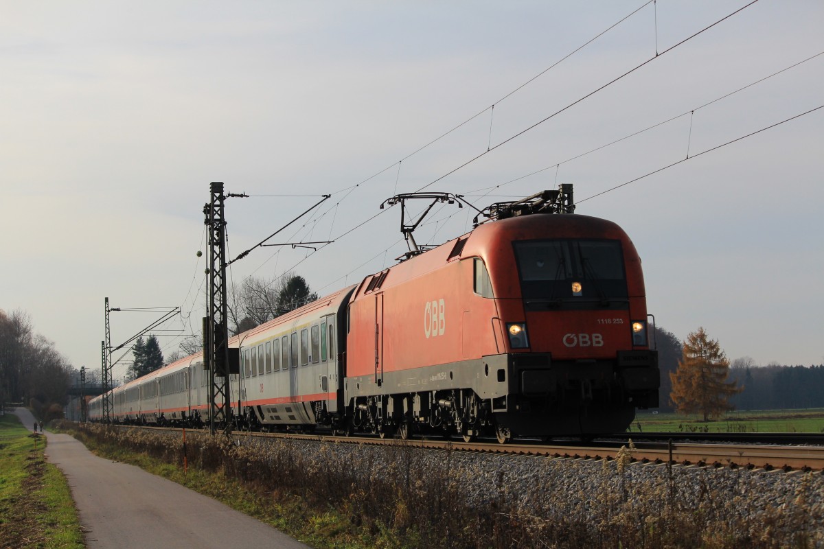 1116 253-6 war am 18. November 2012 bei bersee in Richtung Salzburg unterwegs.