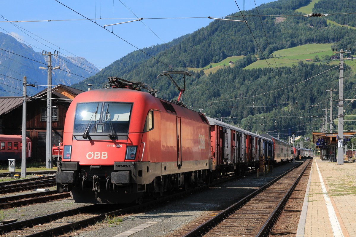 1116 266-8 am 6. August 2014 im Bahnhof von Lienz.
