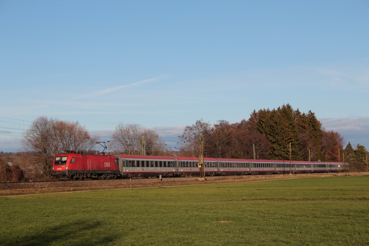 1116 269-2 auf dem Weg nach Salzburg. Aufgenommen am 7. Dezember 2015 bei Prien am Chiemsee.