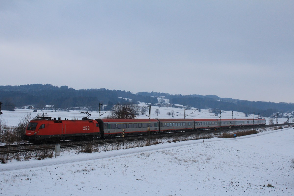 1116 269-2 war am 8. Dezember 2012 bei Bernau in Richtung Salzburg unterwegs.