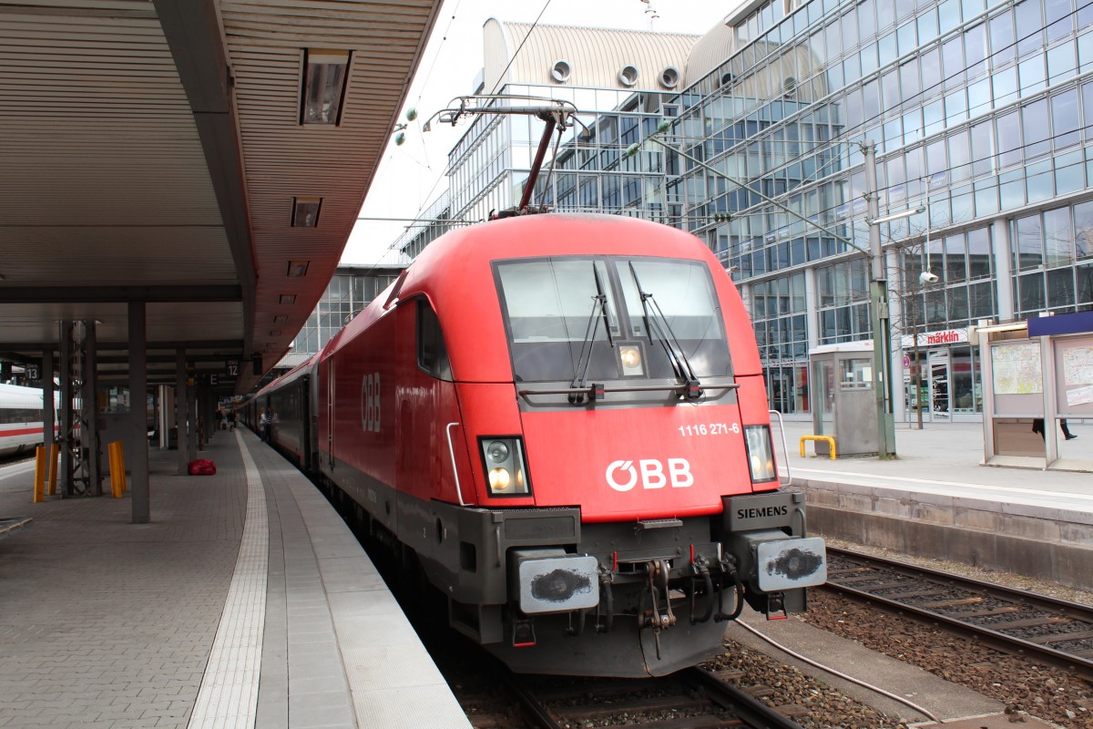 1116 271-6 am 9. April 2012 im Mnchner Hauptbahnhof.
