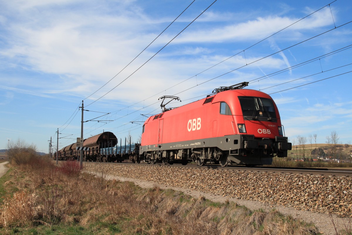 1116 277-5 war am 20. Mrz 2014 bei Grosierning mit einem gemischten Gterzug in Richtung St. Plten unterwegs.