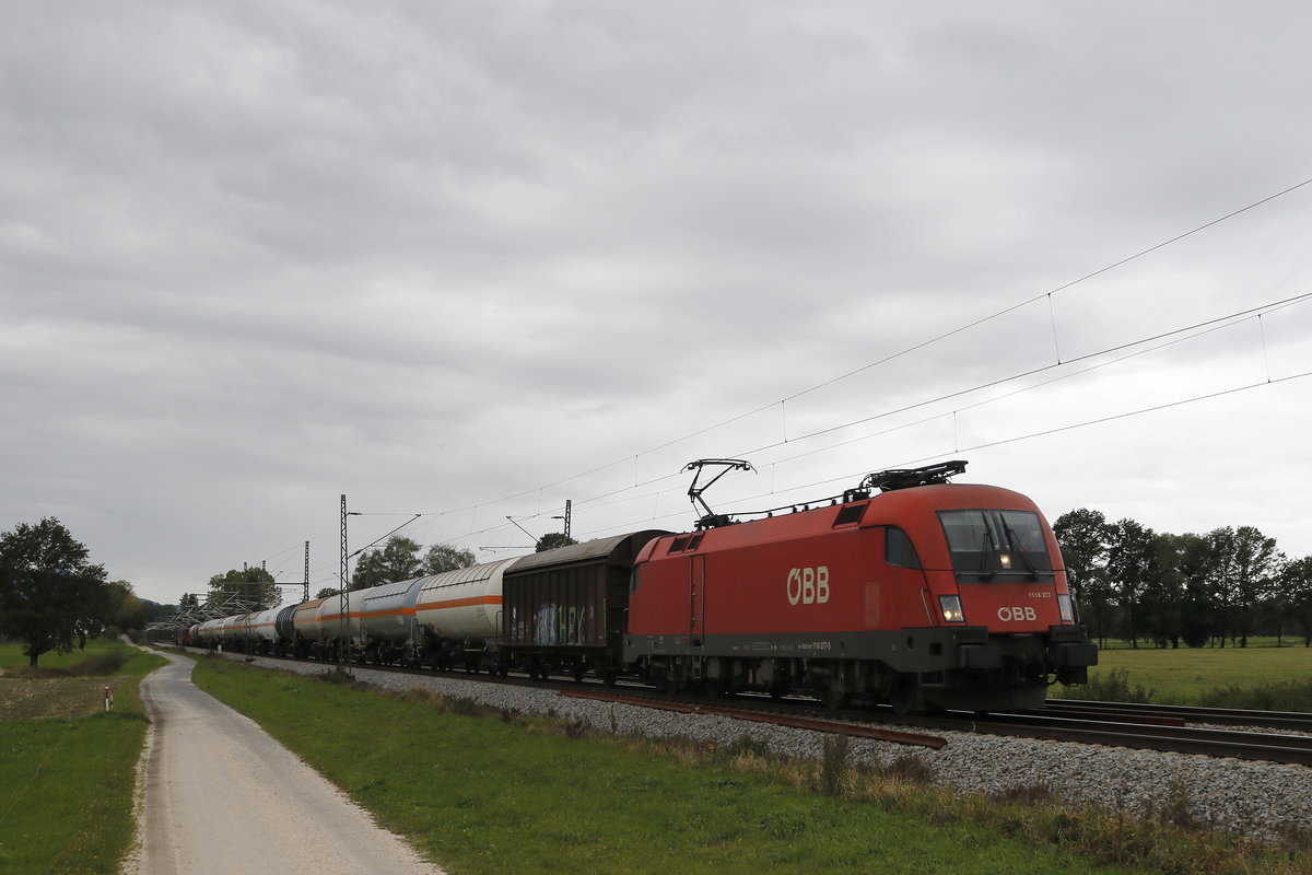 1116 277 auf dem Weg nach Salzburg, aufgenommen am 3. Oktober 2018 bei bersee am Chiemsee.