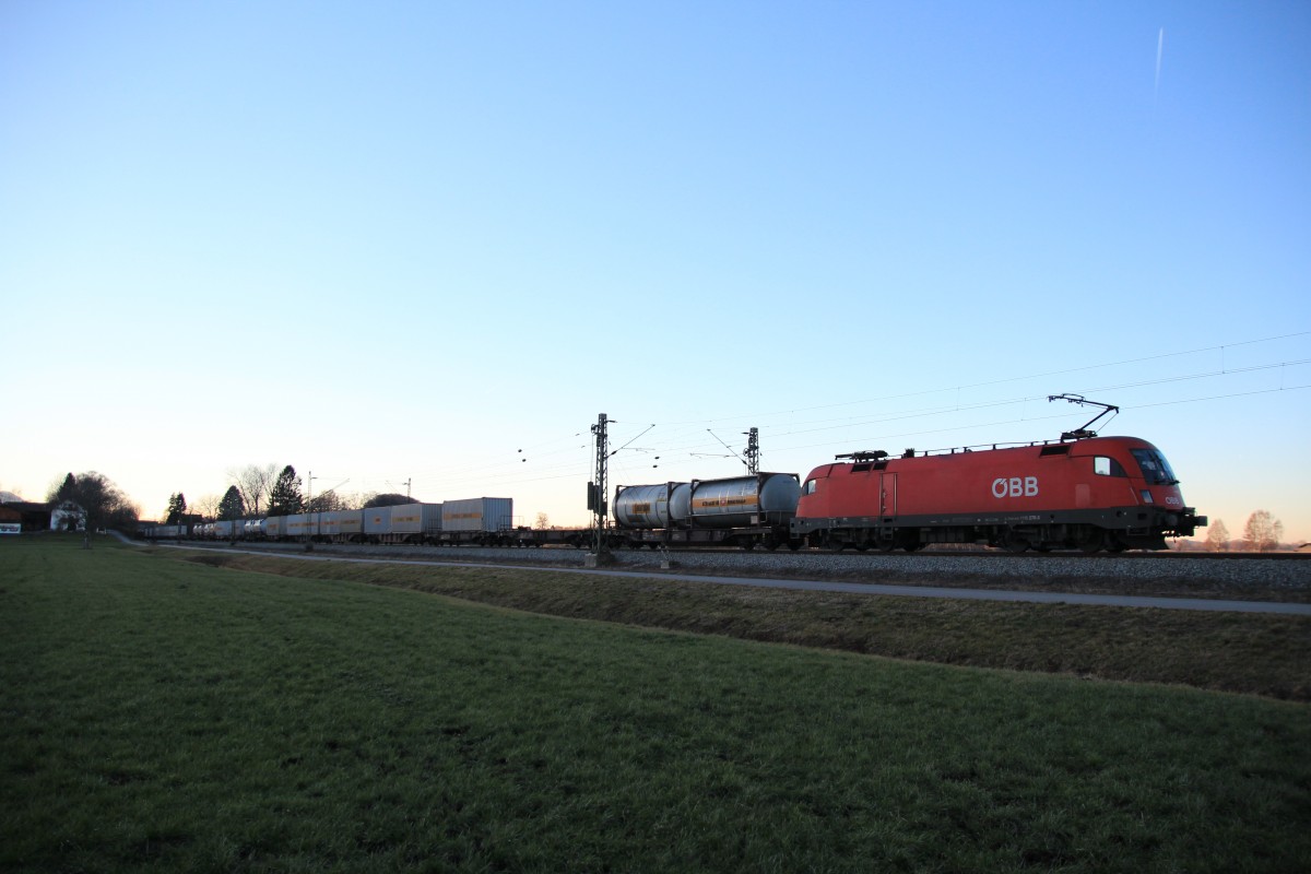1116 278-3 war am 31. Dezember 2013 mit einem Containerzug bei bersee in Richtung Salzburg unterwegs.