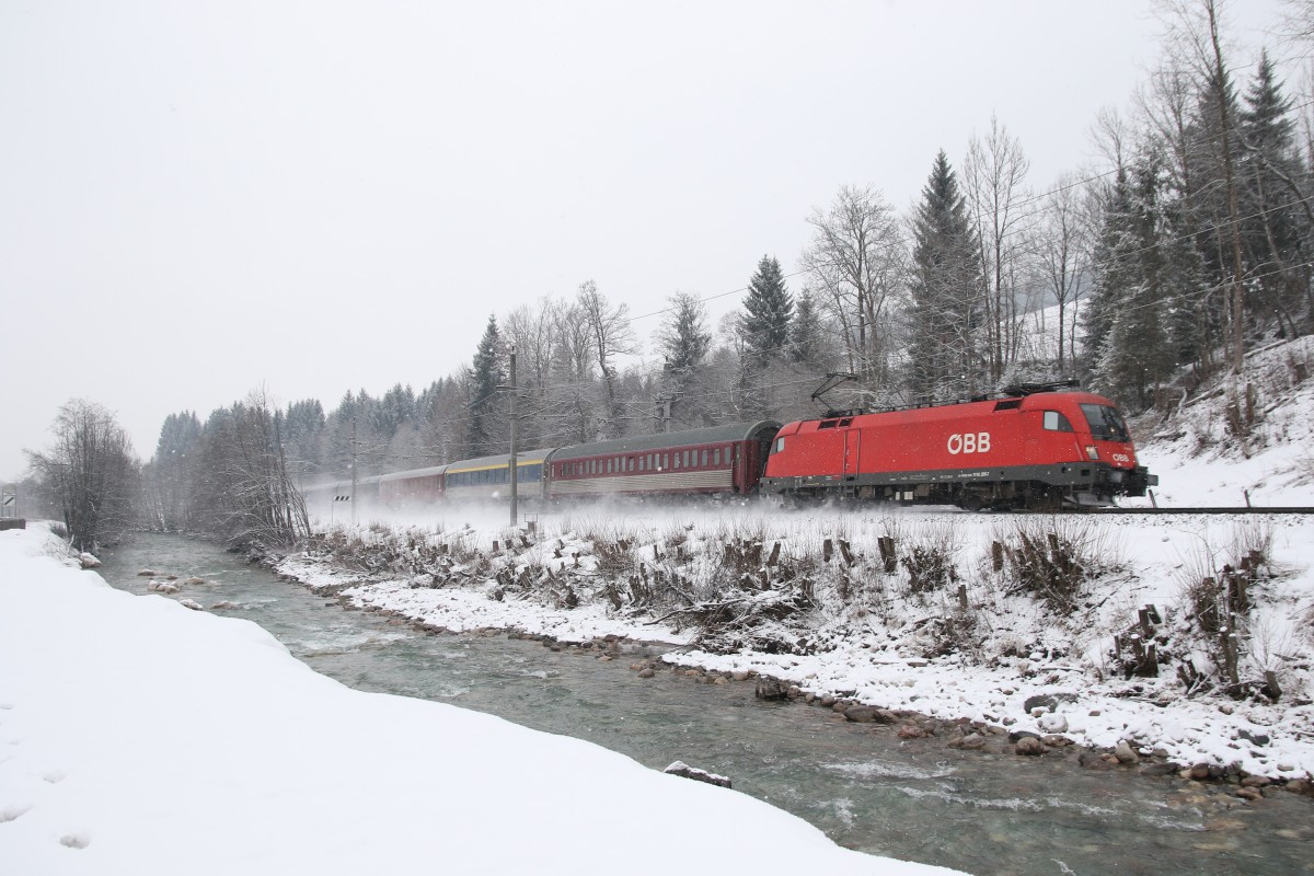 1116 281-7 mit einem Sonderzug aus Kitzbhel kommend am 24. Januar 2015 kurz nach St. Johann.