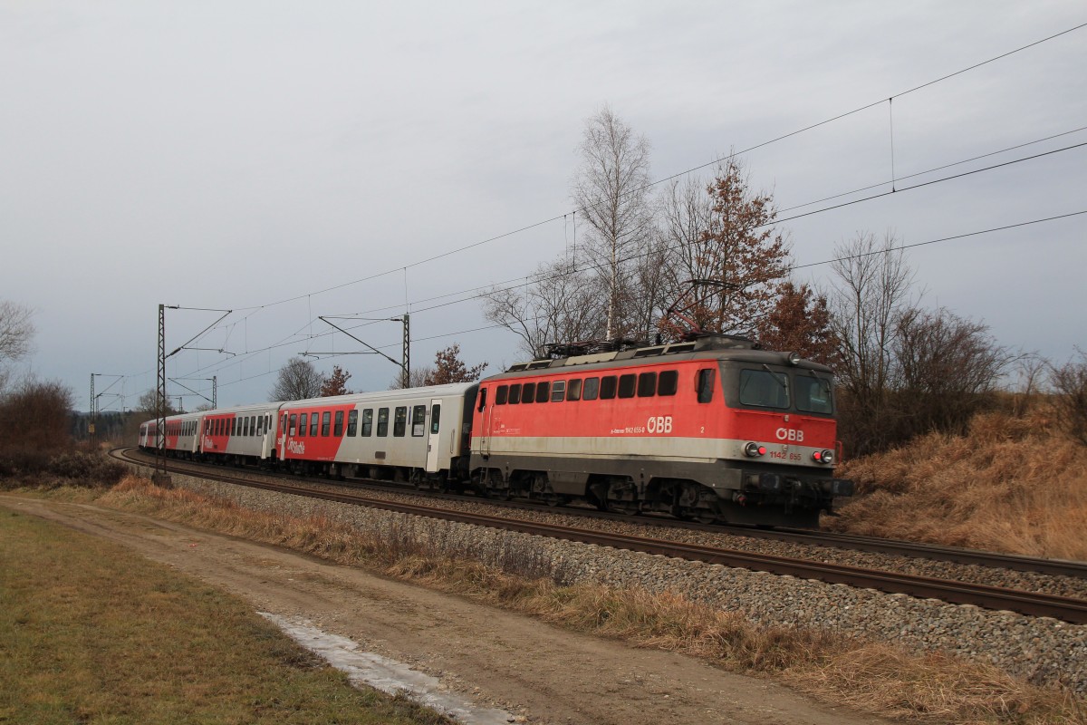 1142 655-0 war am 4. Januar 2013 schiebend bei Ostermnchen im Einsatz.