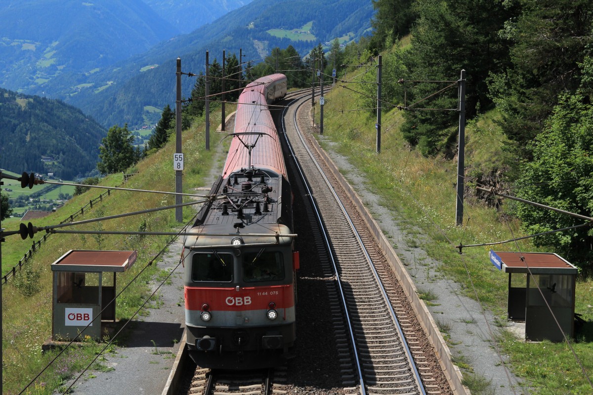1144 075-9 ebenfalls am 6. August 2014 bei Oberfalkenstein.