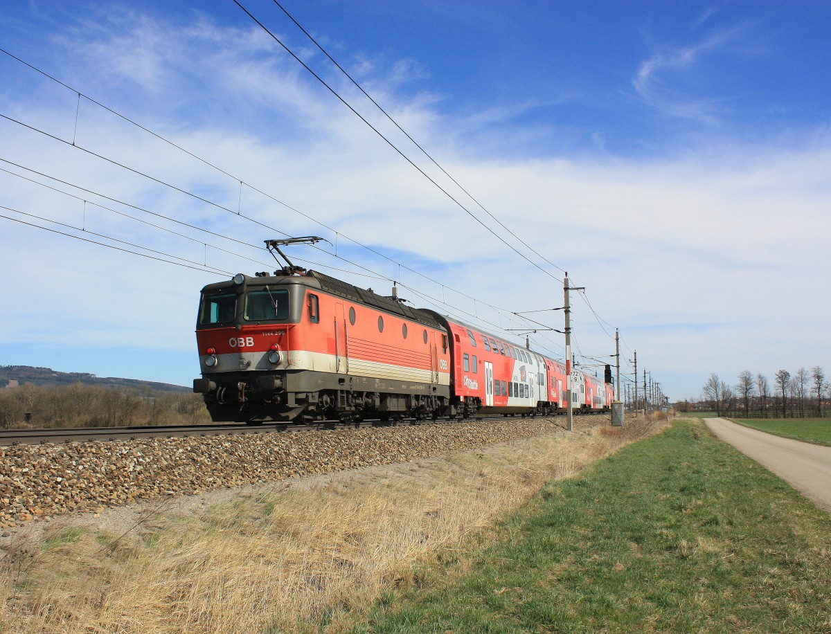 1144 290-4 war am 20. Mrz 2014 bei Grosierning schiebend in Richtung St. Plten unterwegs.
