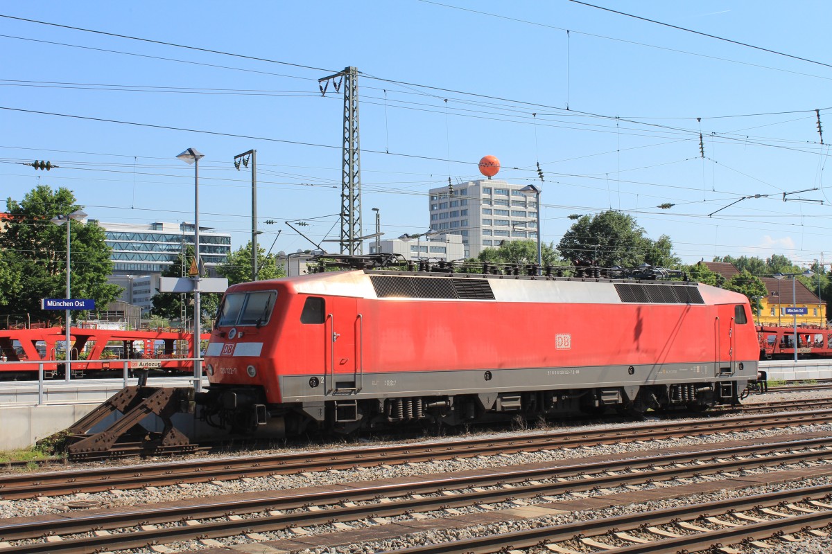 120 122-7 war am 17. Juni 2013 in Mnchen-Ost abgestellt.