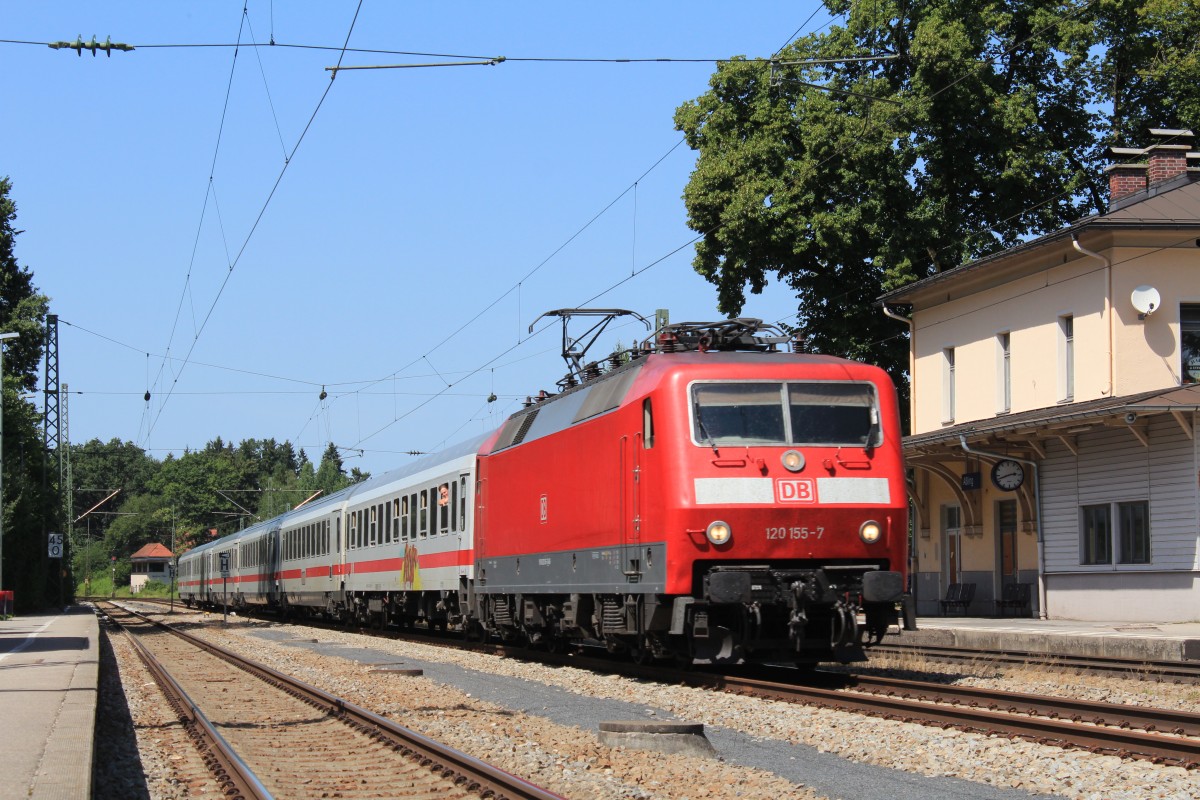 120 155-7 mit dem  IC Knigssee  am 5. August 2013 im Bahnhof von Assling.