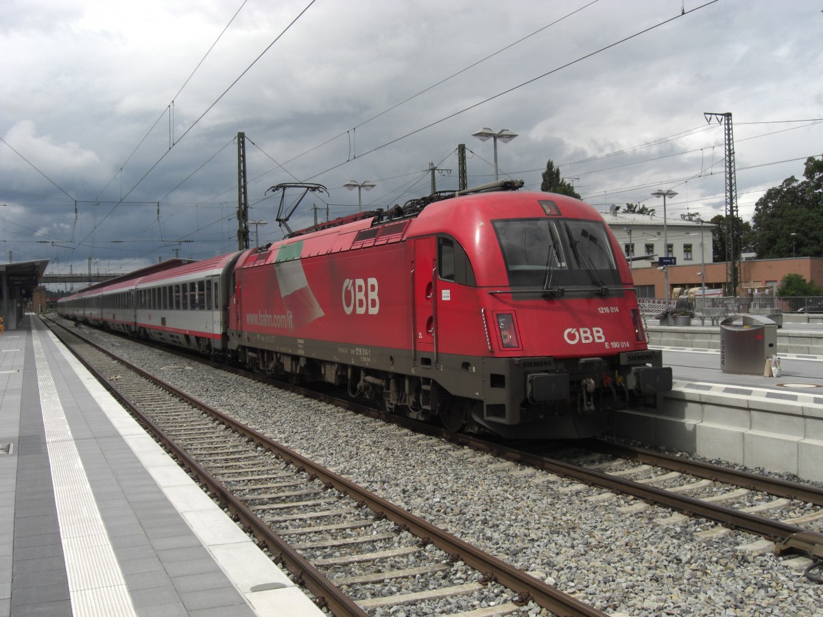 1216 014-1 am 24. Juni 2008 im Bahnhof von Rosenheim.