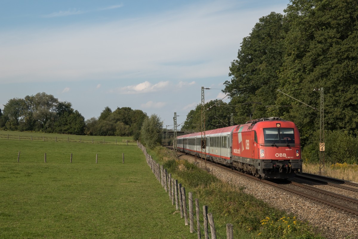 1216 017 auf dem Weg zum Brenner am 11. September 2015 bei Vogl.