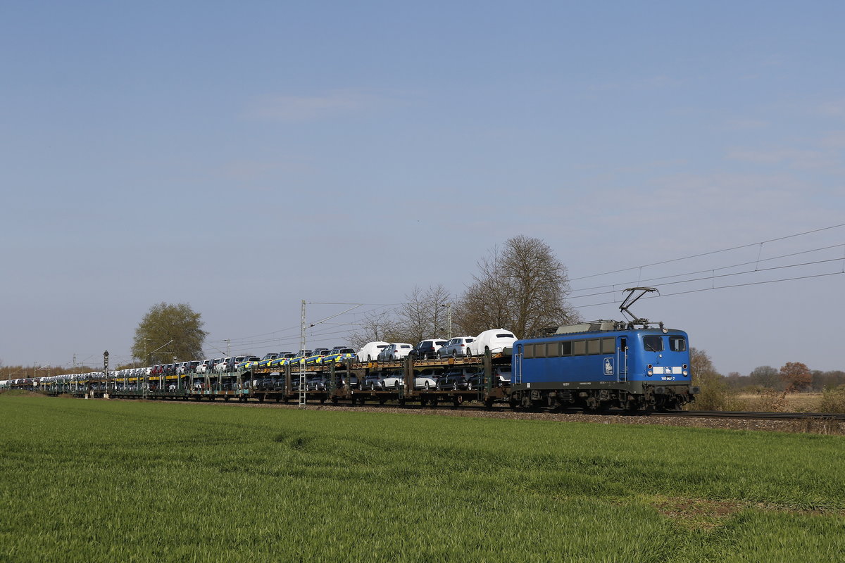 140 007 von  PRESS  mit einem Autozug aus Bremen kommend am 30. Mrz 2019 bei Bremen-Mahndorf.