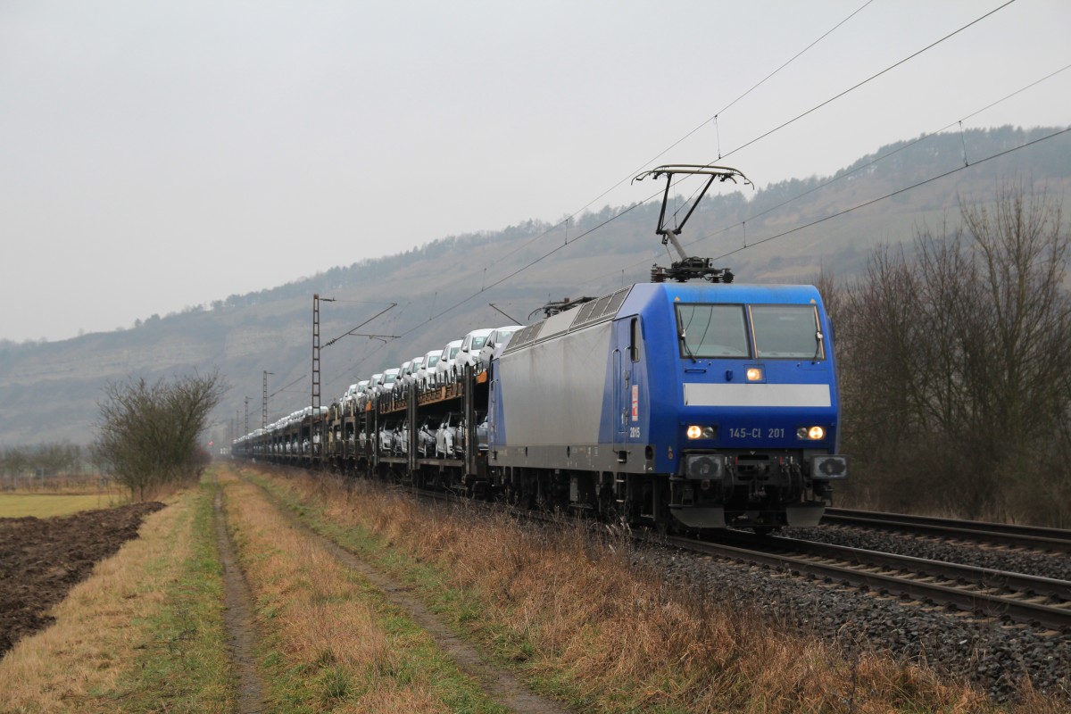 145-CL 201 mit einem Autozug am 20. Februar 2015 bei Thngersheim.