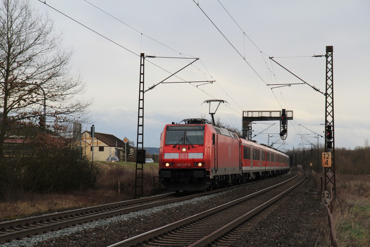 146 241-5 am 21. Februar 2015 bei Thngersheim im Maintal.
