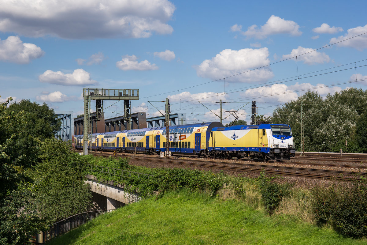 146 516-0 auf dem Weg nach Uelzen. Aufgenommen am 16. August 2017 bei den Sderelbbrcken in Hamburg.