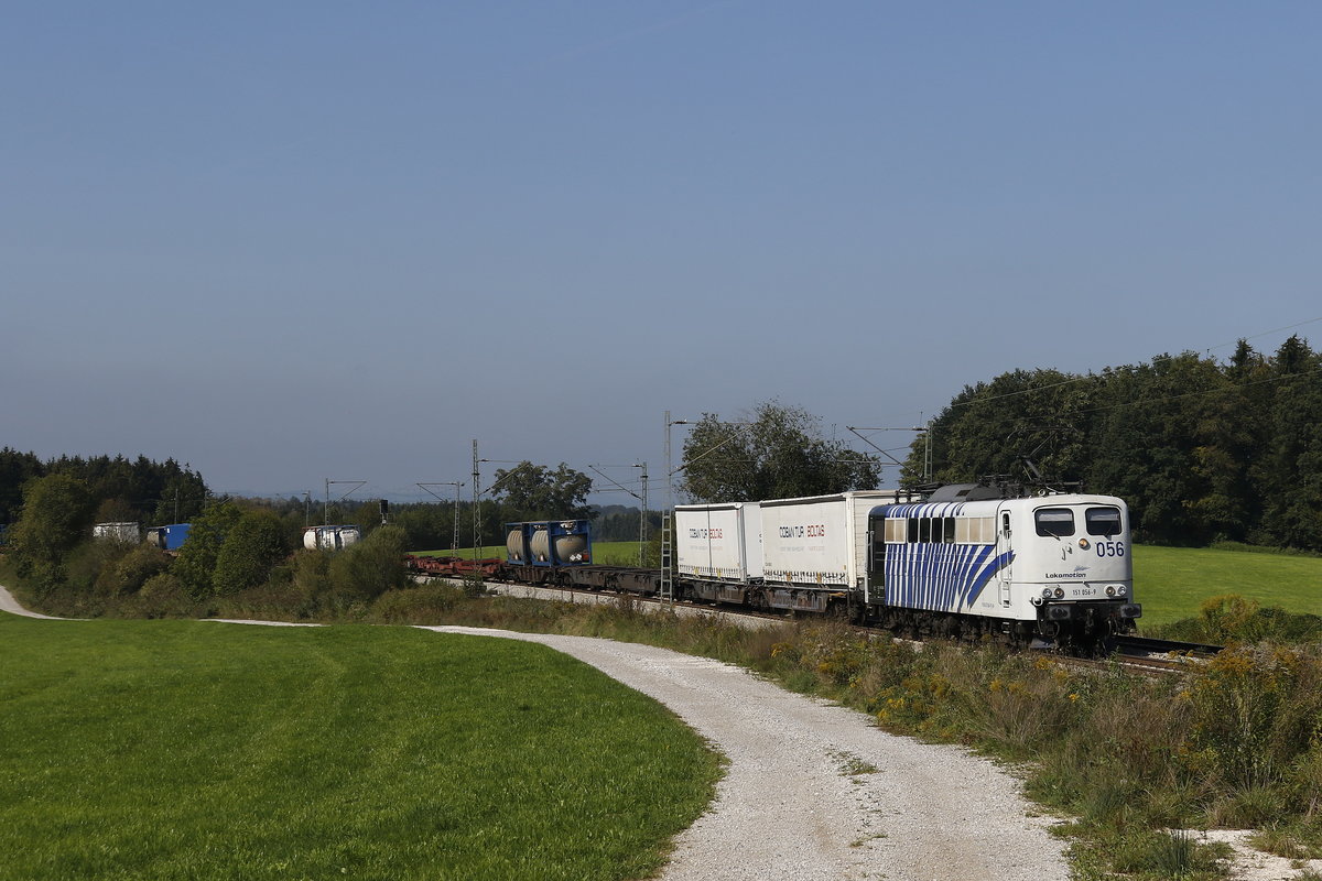 151 056 von  Lokomotion  mit einem KLV am 16. September 2018 bei Grabensttt.