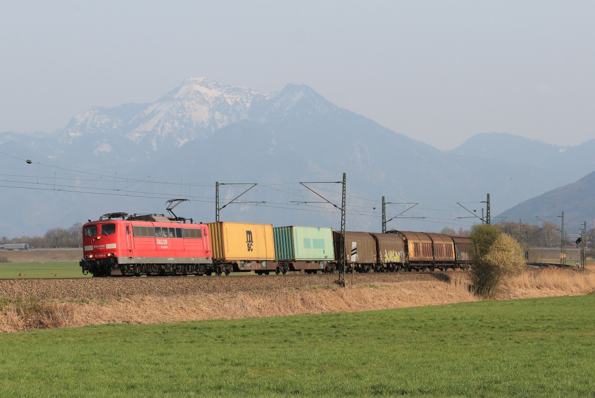 151 068-4 mit einem gemischten Gterzug am 1. April 2014 bei Weisham.