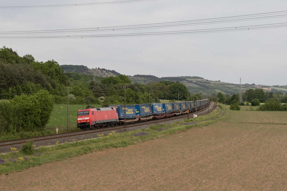152 019-6 war am 14. Mai 2015 bei Harrbach unterwegs.