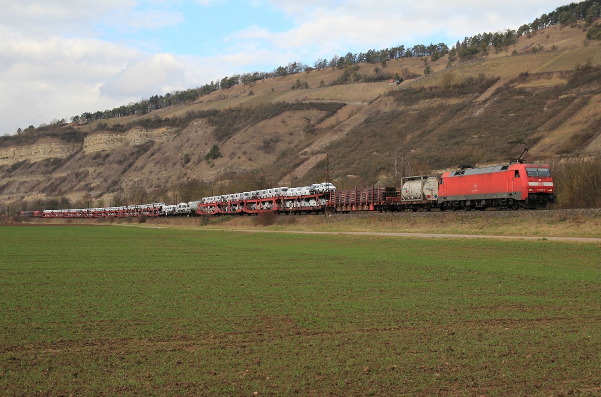 152 138- mit einem gemischten Gterzug am 20. Februar 2014 bei Thngersheim.
