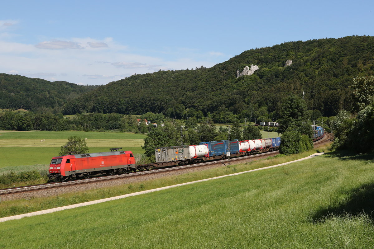 152 150 aus Ingolstadt kommend am 24. Juni 2020 bei Dollnstein im Altmhltal.