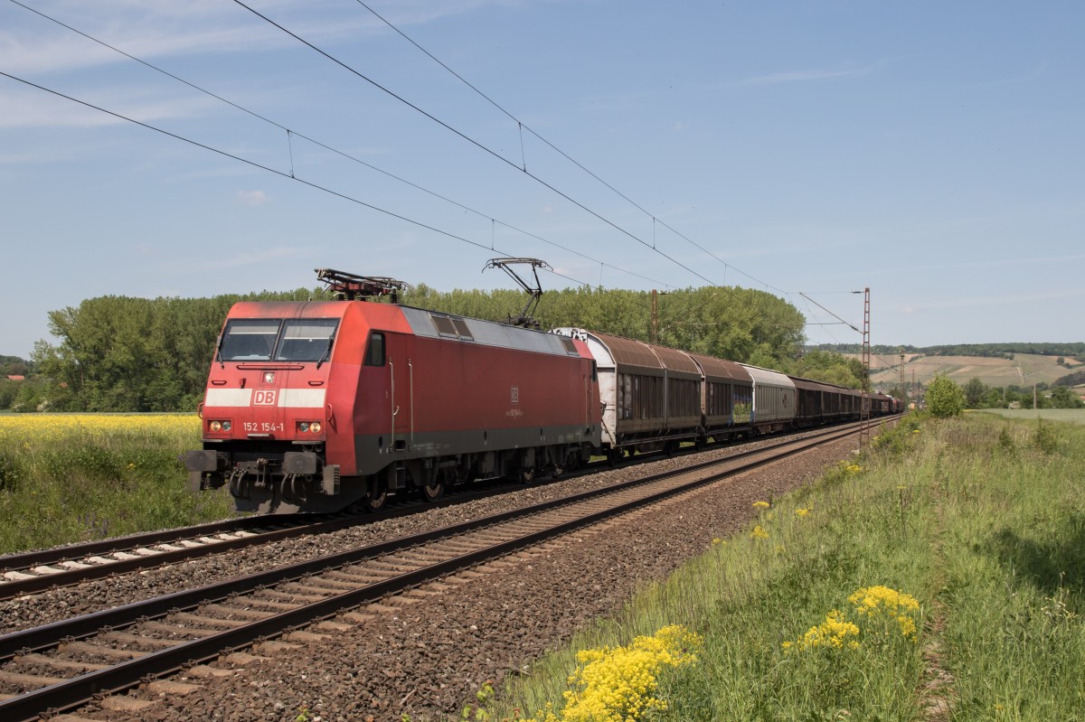 152 154-1 am 14. Mai 2015 bei Retzbach aufgenommen.