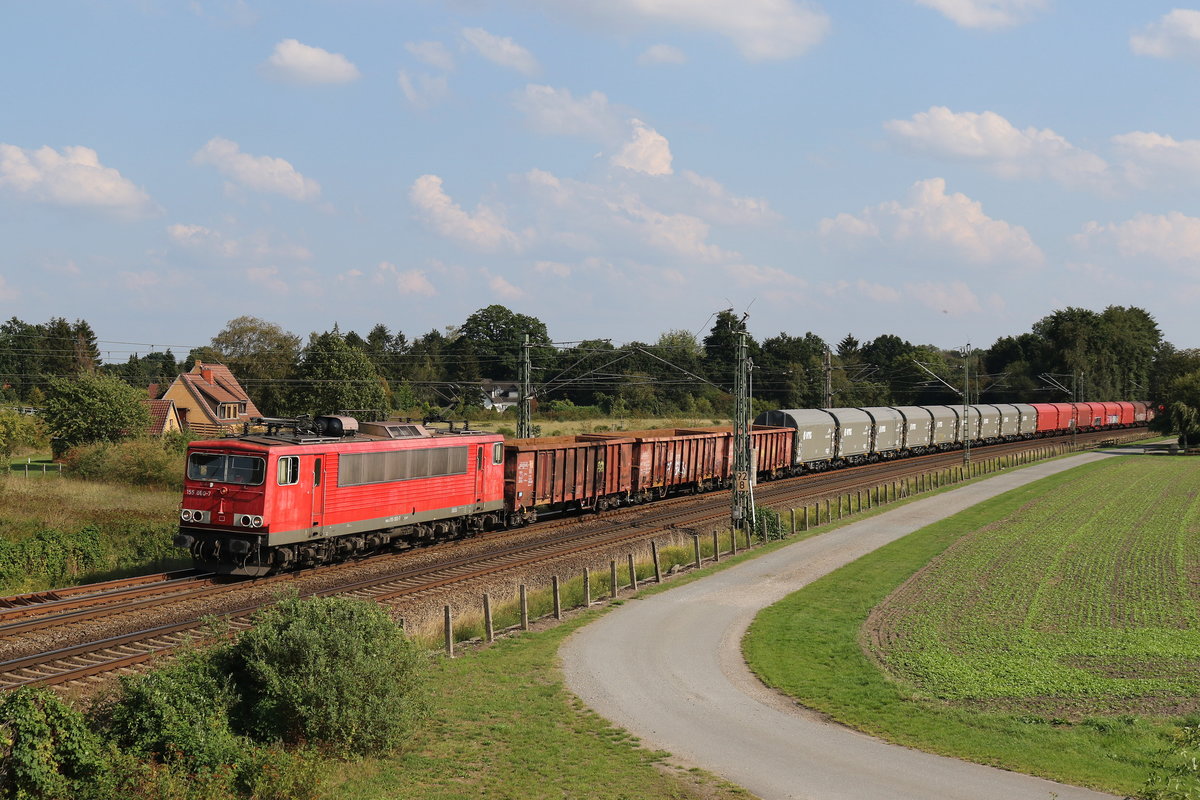 155 060 mit einem gemischten Gterzug am 31. August 2019 bei Langwedel.