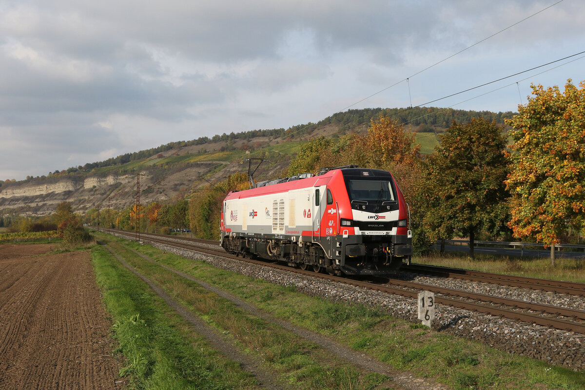 159 223 der  Lappwaldbahn  am 12. Oktober 2022 bei Thngersheim.