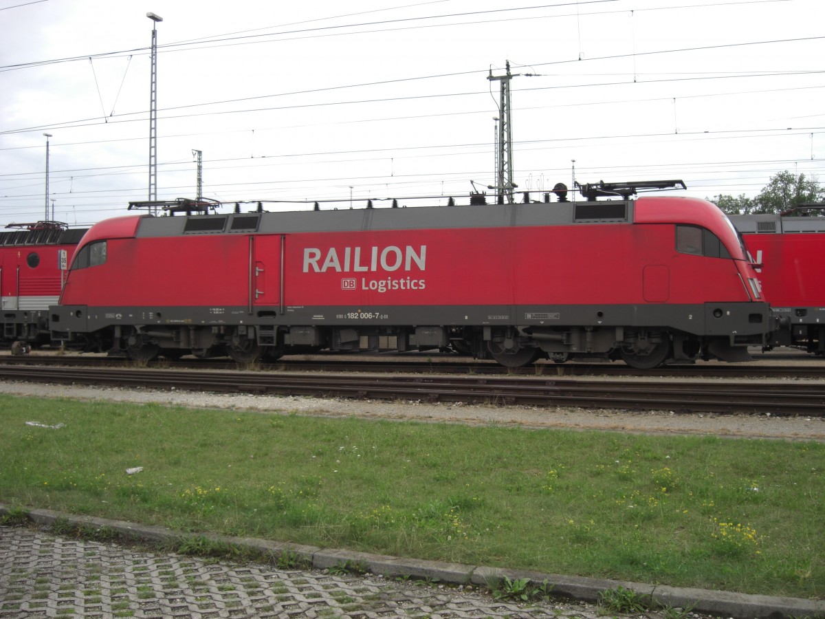 182 006-7 war am 12. Juli 2008 im Rangierbahnhof Mnchen/Nord abgestellt.
