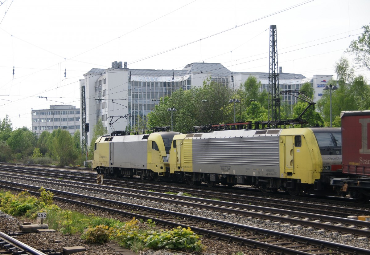 182 512-4 und 189 909-5 im Nachschuss am 25. April 2011 in Mnchen-Heimeranplatz festgehalten.