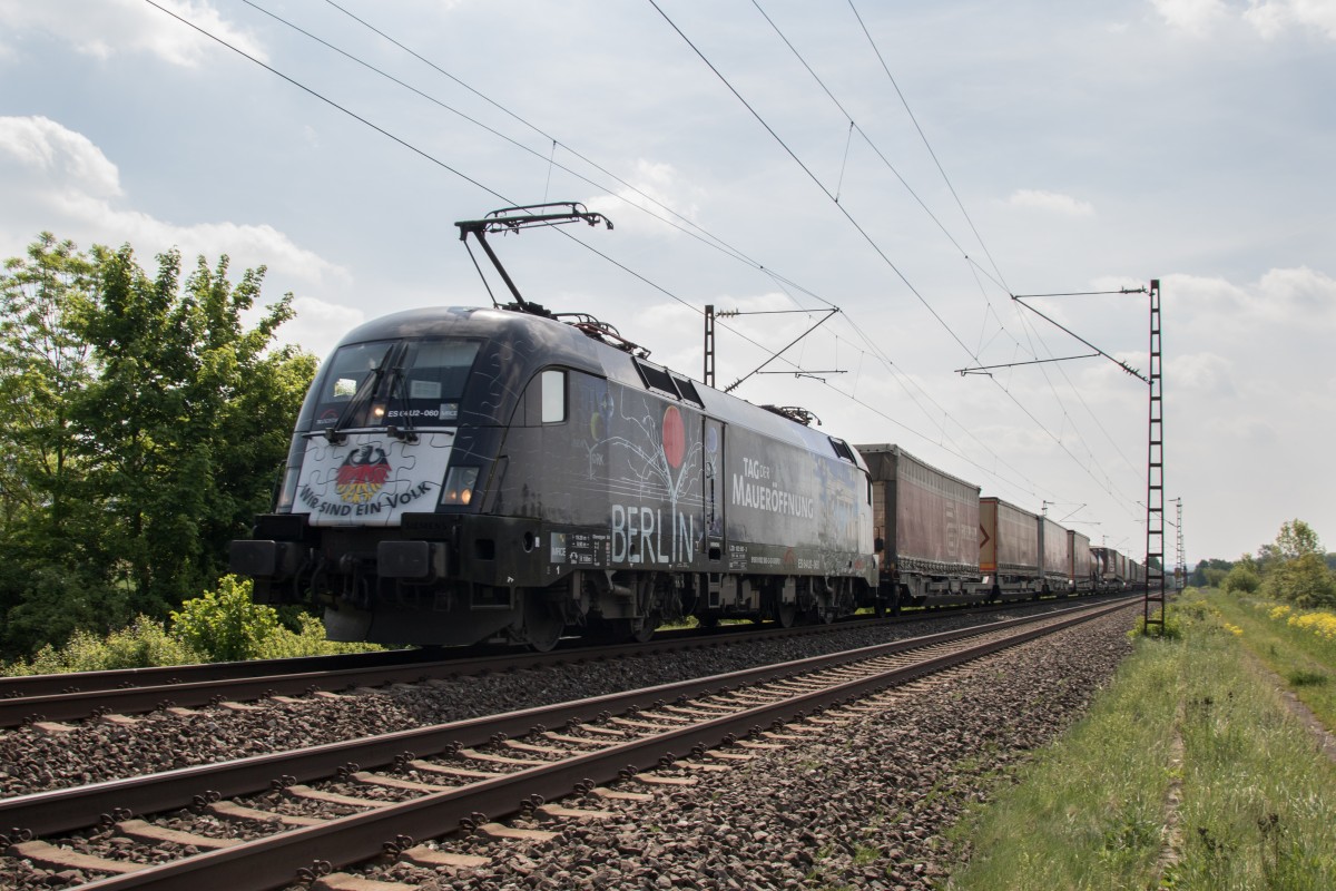 182 560-3  Tag der Maueröffnung  am 14. Mai 2015 von Würzburg kommend bei Thüngersheim.