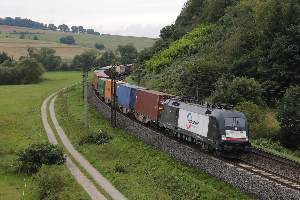 182 571  Eurogate  war am 10. August 2017 bei Hermannspiegel mit einem Containerzug in Richtung Kassel unterwegs.