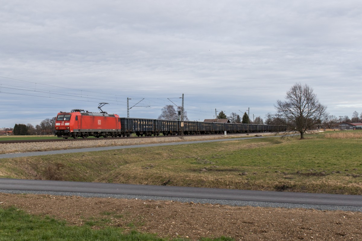 185 059-3 mit dem  Aicher-Stahlzug  am 9. Februar 2016 bei bersee.