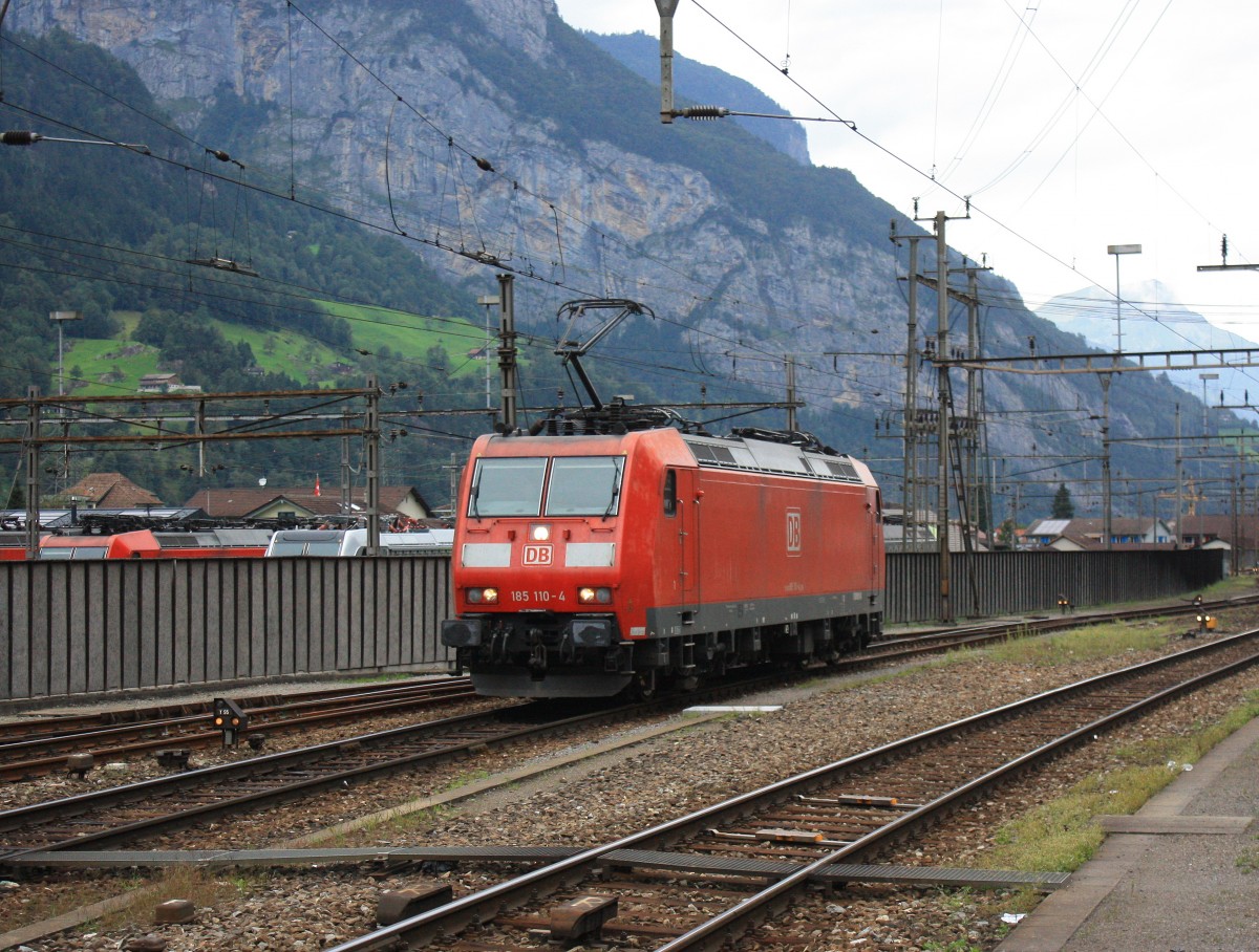 185 110-4 beim rangieren im Bahnhof von Erstfeld am 20. August 2014.