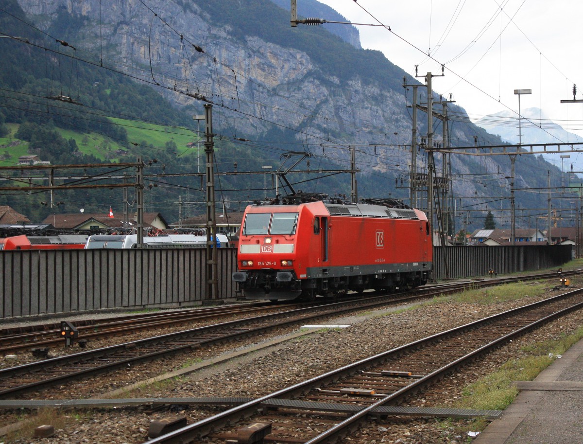 185 26-0 auf dem Weg zum nchsten Einsatz. Aufgenommen am 20. August 2014 im Bahnhof von Erstfeld.