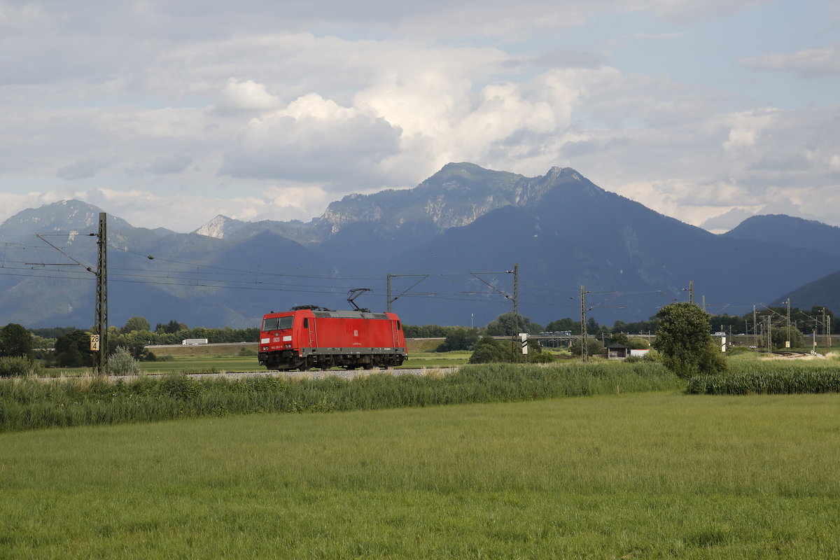 185 283 war am 26. Juni 2018 bei Weisham in Richtung Rosenheim unterwegs.