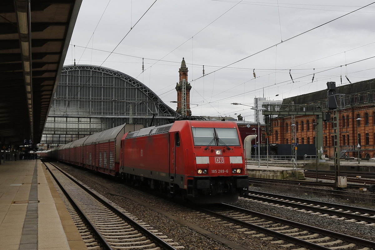 185 289 bei der Durchfahrt des Bremer Hauptbahnhofs am 27. Mrz 2019.