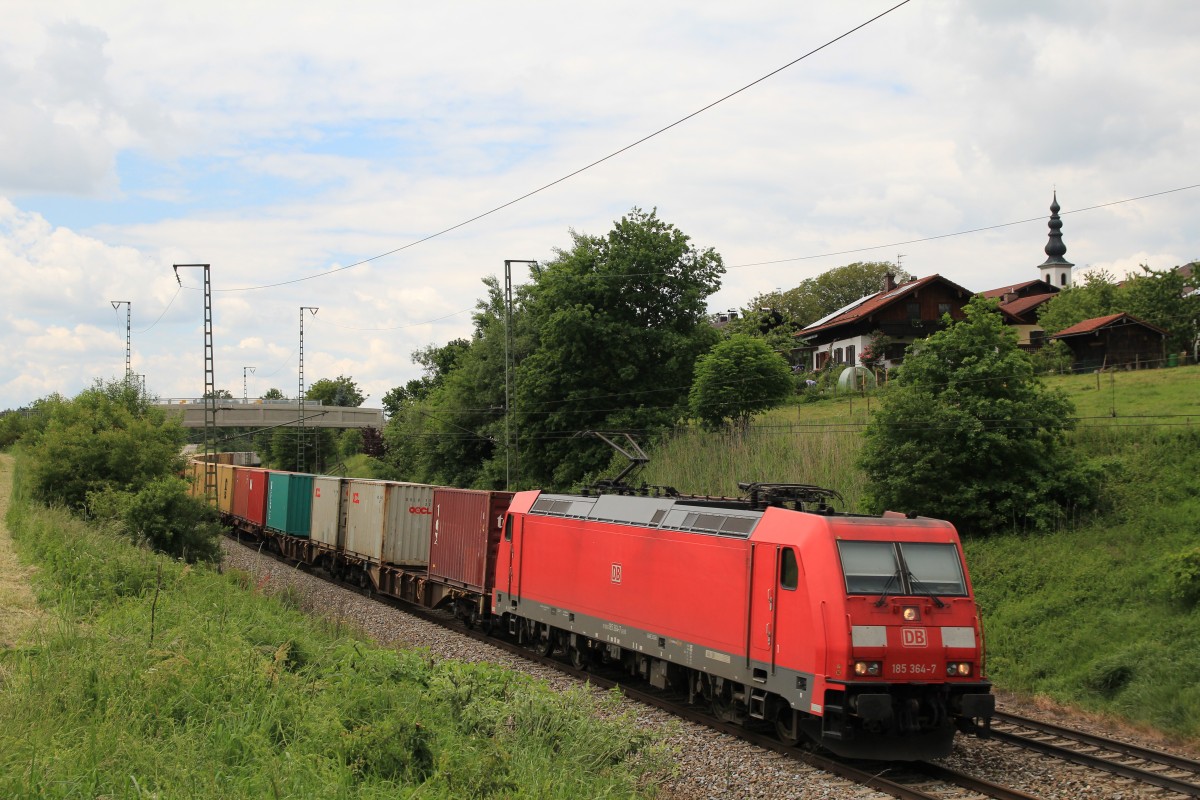 185 364-7 mit einem Containerzug am 31. Mai 2014 bei Teisendorf.