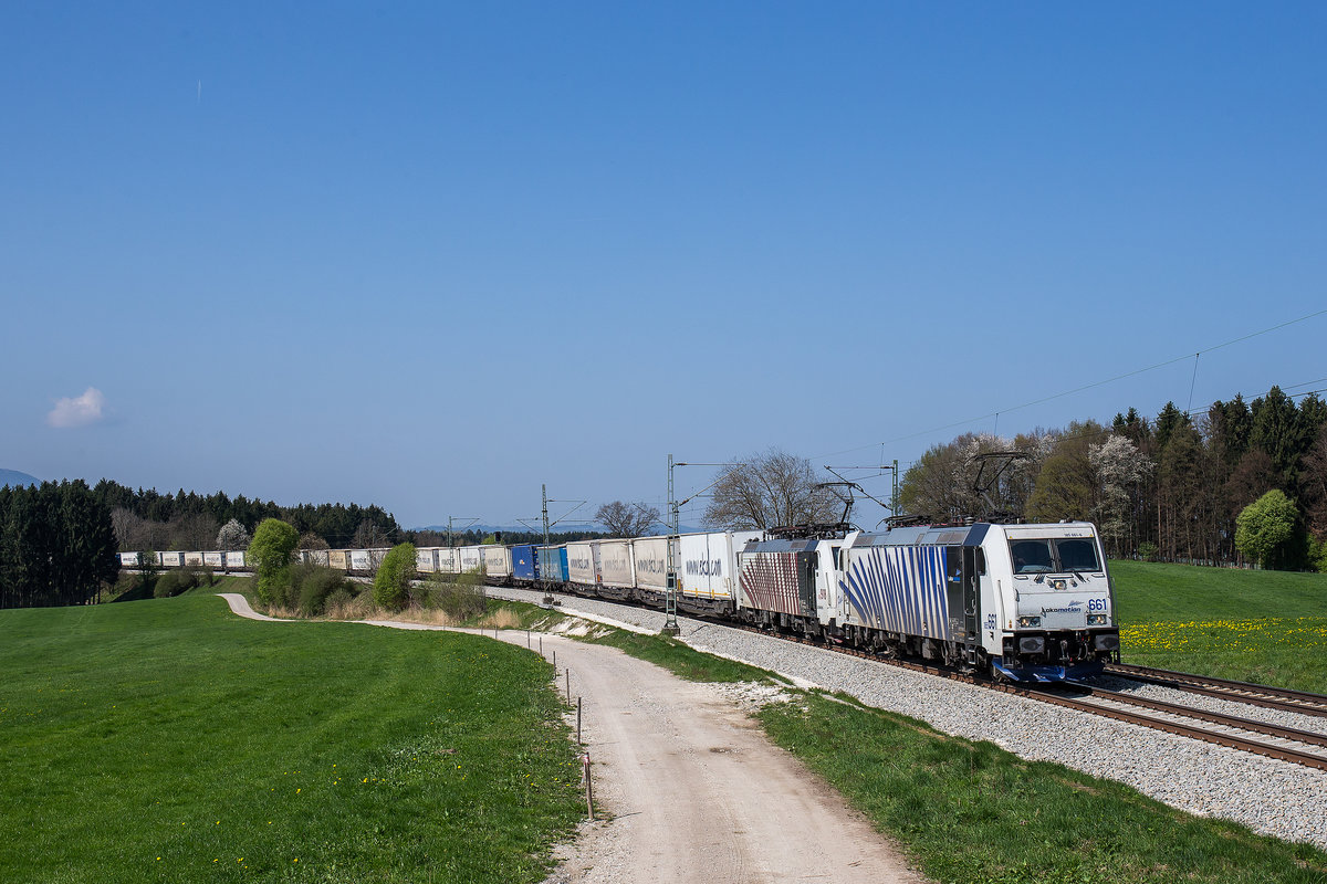 185 661 und 189 918 waren am 9. April 2017 mit dem  Ekol -Zug bei Grabenstt in Richtung Salzburg unterwegs.