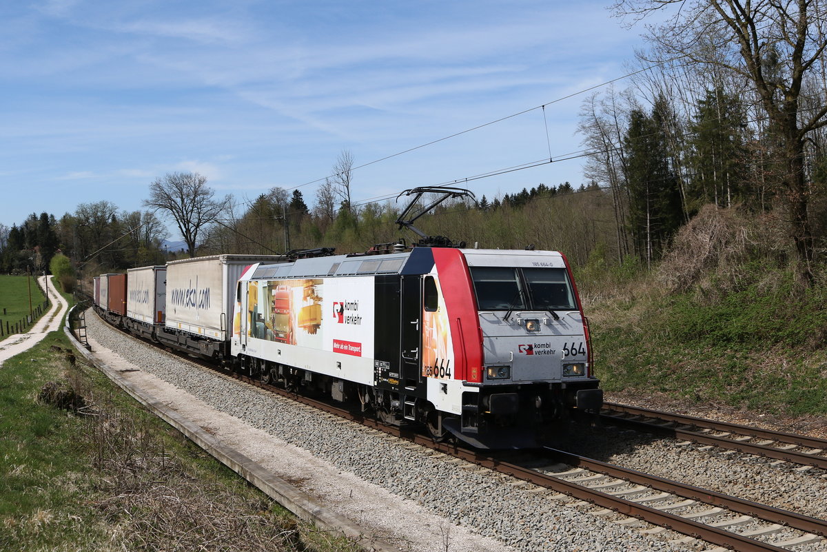 185 664 mit dem  Ekol  auf dem Weg nach Salzburg. Aufgenommen am 15. April 2020 bei Grabensttt im Chiemgau.