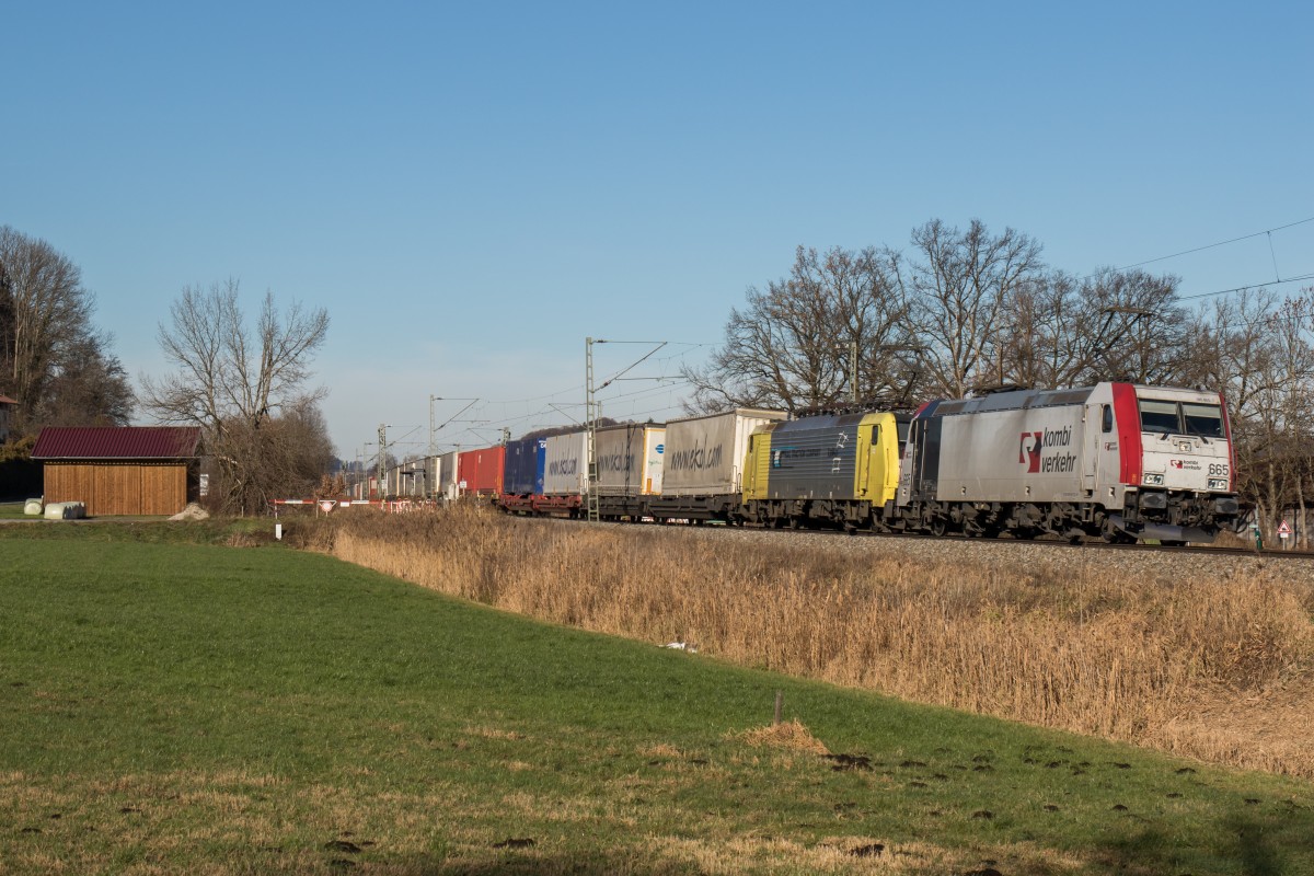 185 665-7 und 189 903 mit dem  Ekol-Zug  am 5. Dezember 2015 bei Weisham.