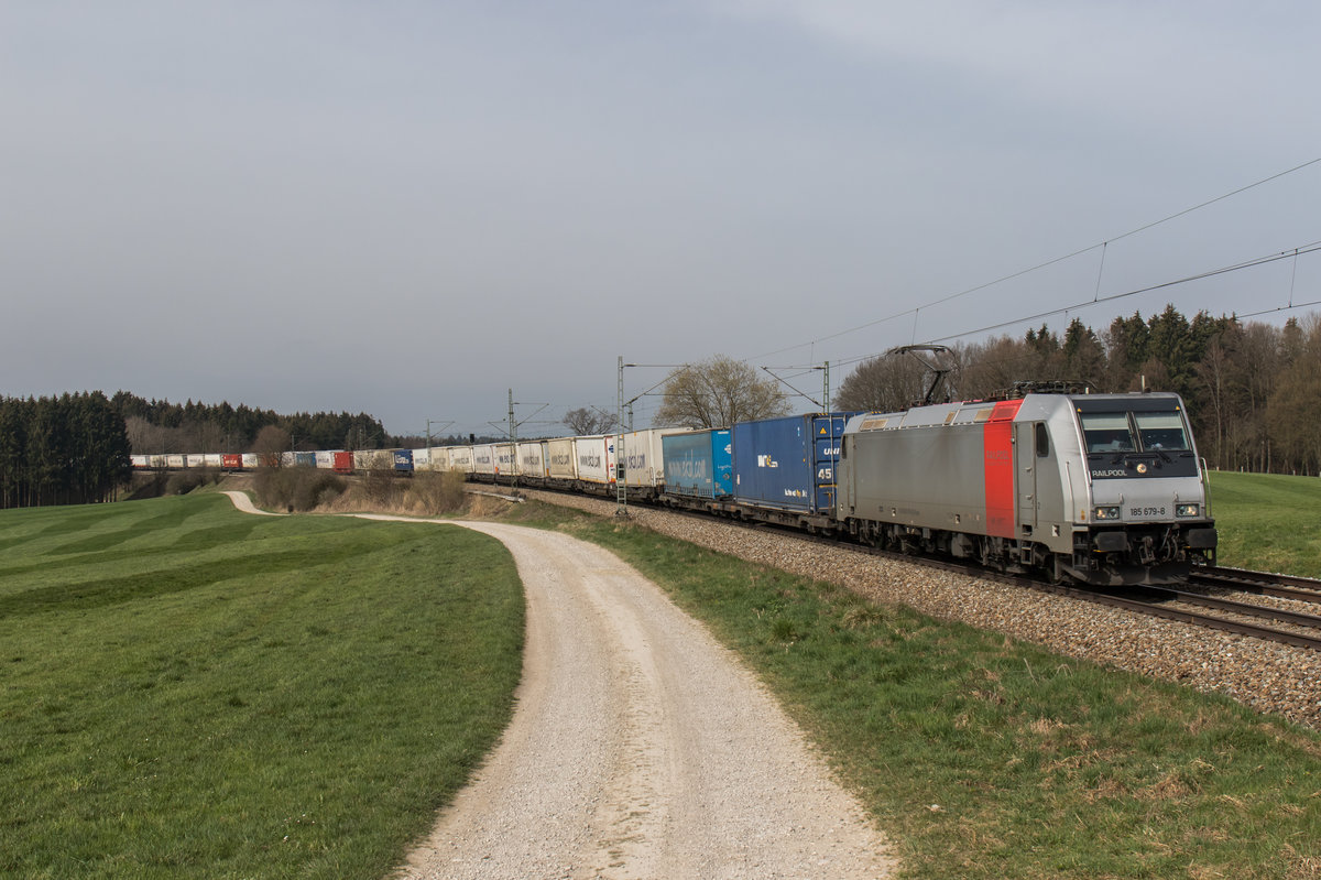 185 679 war am 2. April 2016 mit dem  Ekol -Zug bei Htt in Richtung Salzburg unterwegs.