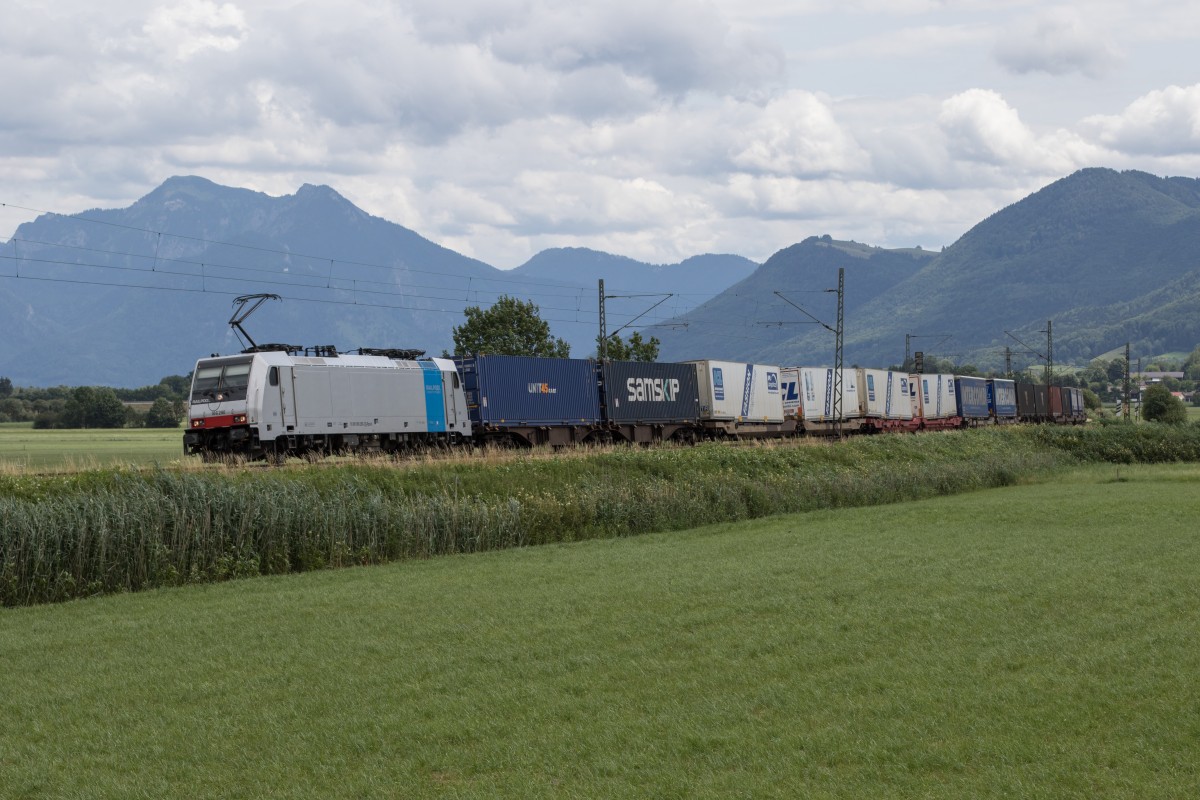 186 290 am 9. Juli 2015 aus Salzburg kommend bei Weisham.